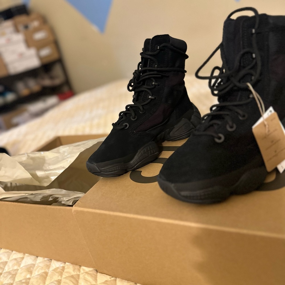 Yeezy 500 boots (BRAND NEW NEVER WORN)